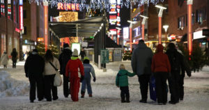 Turistit matkaavat taas runsain joukoin Lappiin – samalla saapuvat taskuvarkaat