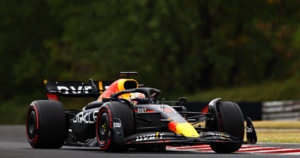 Max Verstappenilta hurja näytös Unkarissa – karkaamassa mestaruuteen