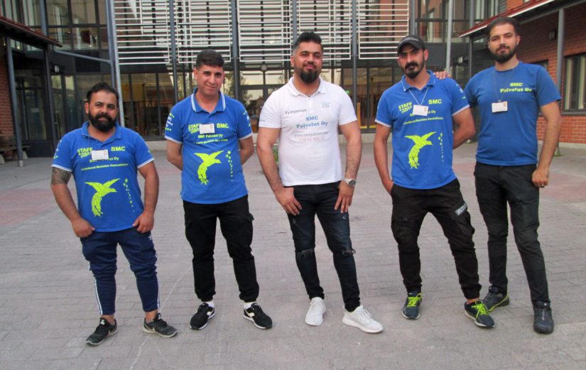 Työnantajansa SMC Palveluiden tueksi asettuivat Arkan Harbi Al-Duleimi, Kadhim Mohaisen Shbari, Mustafa Okbi, Abdulrahman Sami Ahmed ja Omar Hasan Abdulsattar.