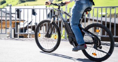 Anastetussa sähköpyörässä oli paikannuslaite – poliisi juoksi varkaan kiinni