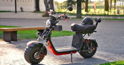 Kaksipyöräisten ajokausi alkoi – pitääkö sähköavusteinen polkupyörä liikennevakuuttaa?