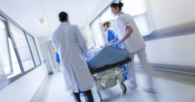 Alaikäinen tyttö kohdisti väkivaltaa toiseen tyttöön – poliisi tutkii tapon yritystä