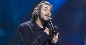 Portugalin surumielinen kappale voitti Euroviisut – laulaja odottaa sydänsiirtoa
