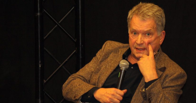 Presidentti Sauli Niinistö on tallentanut omat muistiinpanonsa mustakantisiin vihkoihin.