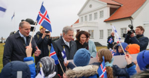 Presidentti Niinistö valtiovierailulla Islannissa – jäätikkö osoitti konkreettisesti ilmaston lämpenemisen