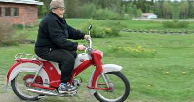 Seija, 79, on kunnostanut sata mopedia – ”Yksikään härveli ei ole jäänyt käynnistymättä”