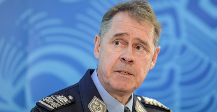– Kestävä minimitaso olisi hallintovaliokunnan linjaama 7 850 poliisimiestä, poliisiylijohtaja Seppo Kolehmainen kommentoi poliisien määrää.
