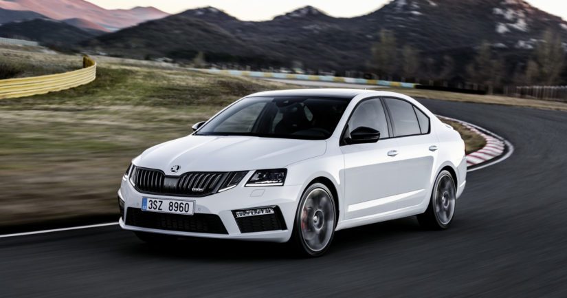 Skoda Octavia RS:n katse on erilainen mustien valoumpioiden ja maskin ansiosta.