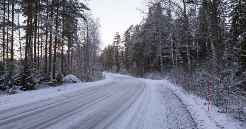 Poliisi kertoo tien olleen onnettomuushetkellä sohjoinen ja liukas.