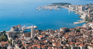 Suomalaismies virtsasi kadulle Kroatiassa – näin kävi käräjillä yritykselle lahjoa poliisit