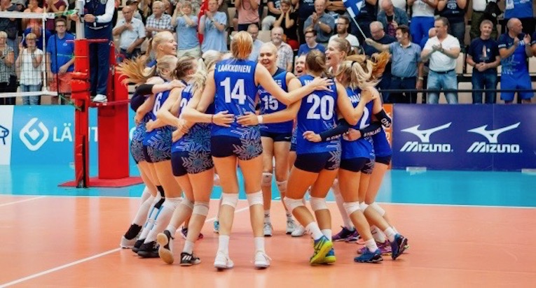 Suomen lentopallonaisilla on kahdesta pelistä tuloksena kaksi upeaa viiden erän taisteluvoittoa