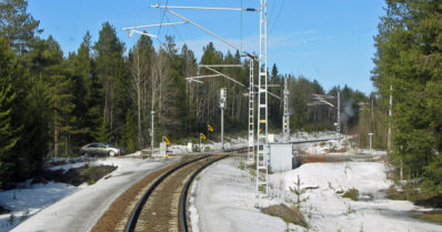 Tasoristeysonnettomuus vaati kuolonuhrin – henkilöauton kuljettaja menehtyi välittömästi