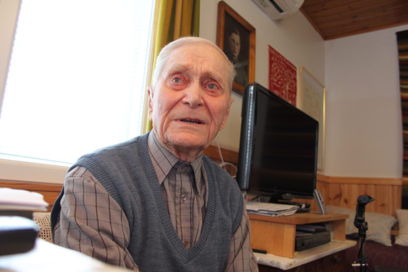Satavuotias Tauno Tikkanen on kahden sodan veteraani. – Ilman hyvää onnea ja vielä parempaa huumoria ei sodan kauheuksista olisi selvinnyt.