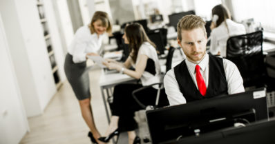 Korona lisäsi joka kolmannen työmäärää julkisella sektorilla – ansiokehitys jää yrityssektorin palkansaajista