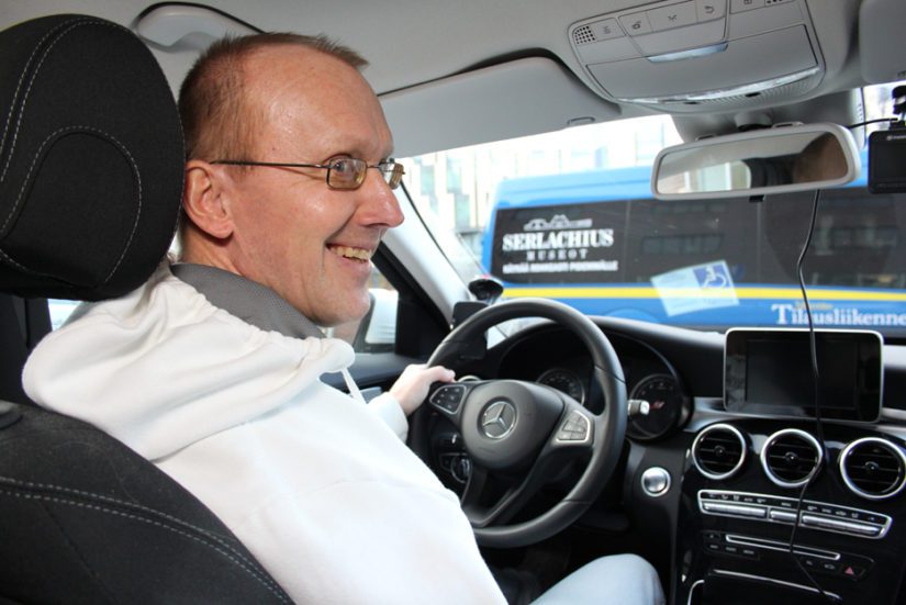 Aggressiivinen pehmytkudossarkooma vei Tonin käden, mutta ei elämänhalua. – Pyöräilystä jouduin luopumaan, mutta autoilu onnistuu kehittyneen teknologian ansiosta.