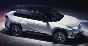 Toyotan suosikkikatumaasturi uudistui – viidennen sukupolven RAV4 on rohkea ilmestys