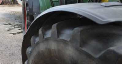 Mies korjasi traktoria, joka lähti yllättäen liikkeelle – uhri menehtyi tapahtumapaikalle