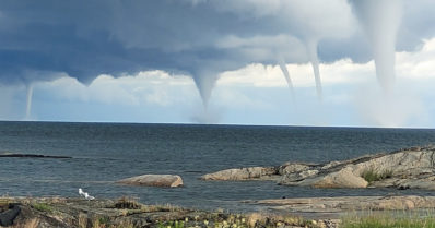 Seitsemän trombia pärskytti samaan aikaan merta saaristossa – kyseessä on sama ilmiö kuin tornado