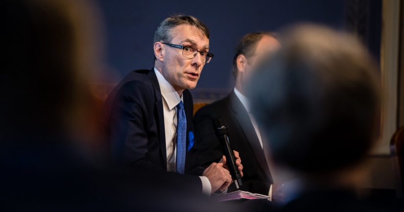 Oikeuskansleri Tuomas Pöysti otti myös omasta aloitteestaan selvitettäväkseen ministeriöiden menettelyn asiassa.