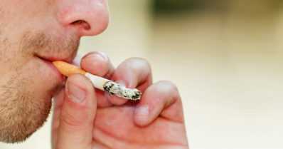 Poliisi tyrmää huhut kahden miehen palovammoista – vaatteet syttyivät tupakanpoltosta