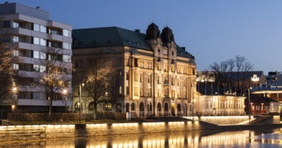 Alaikäinen nuori puukotti Turun jokirannassa – 17-vuotias uhri loukkaantui vakavasti