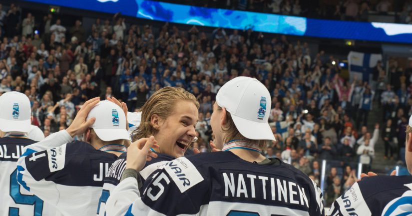 Julius Nättinen ja muu Suomen joukkue pääsi loppiaisen viettoon maailmanmestareina 2016.