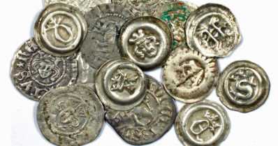 Kirkon viereen oli haudattu 1474 keskiaikaista hopearahaa – rahakätkön arvo oli aikanaan merkittävä
