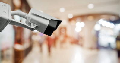 Kauppakeskuksessa kiinniotettu nainen menehtyi vartijoiden käsiin – poliisi pyytää kansalaisilta havaintoja