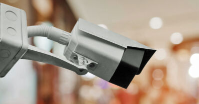 Törkeästä pahoinpitelystä epäillyt ilmoittautuivat itse poliisille – valvontakamerakuvan julkaiseminen tehosi