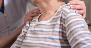 Nainen huijasi hoitamiltaan vanhuksilta yli 400 000 euroa – rahaa päätyi jopa Senegaliin