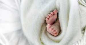 Lapsella voi jatkossa olla kaksi äitiä – eduskunta hyväksyi äitiyslain äänin 122–42