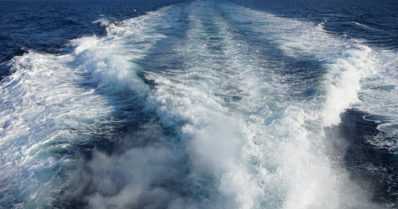 Venevarkaalta loppui polttoaine kesken matkan – mies yritti pakoon vielä uimalla