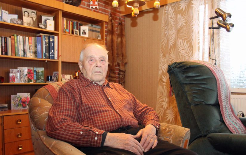 Leskeksi jäätyään Viljo Ruotsala halusi jatkaa elämäänsä itse rakentamassaan kodissa. – Muistot ovat kuin juuria, joita on vaikea repiä irti, veteraani sanoo.