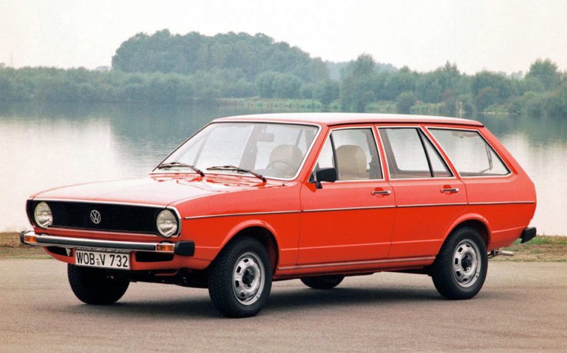 Automallin alkuvuosilta löytyy vuoden 1976 Volkswagen Passat Variant.