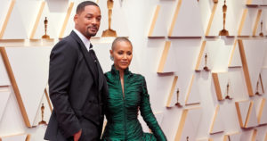 Dyyni sai kuusi Oscar-palkintoa – parhaan miespääosan voittaja Will Smith löi gaalan juontajaa