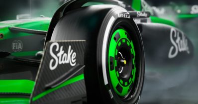 Valtteri Bottas vihertävällä autolla armottomaan haasteeseen