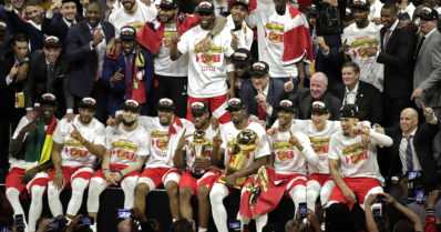 Historiallinen ulkomainen NBA-mestaruus – ulkomaalaisilla voittanut Kanada juhlii