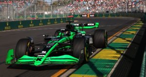 Carlos Sainz yllätysvoittaja Australiassa – Sauber mokasi Valtteri Bottaksen kisan